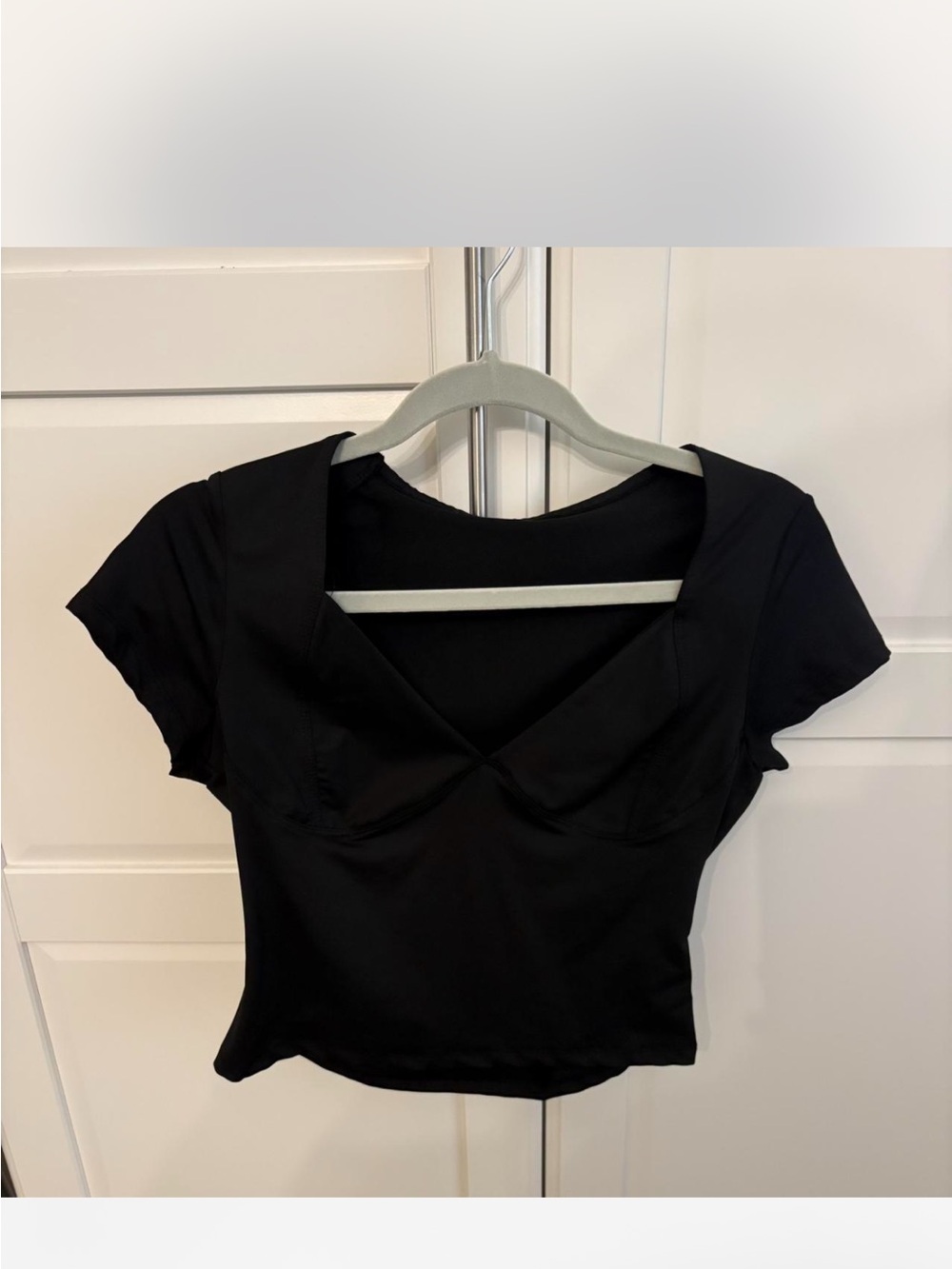 Black Short Sleeve V-Neck Crop Top
